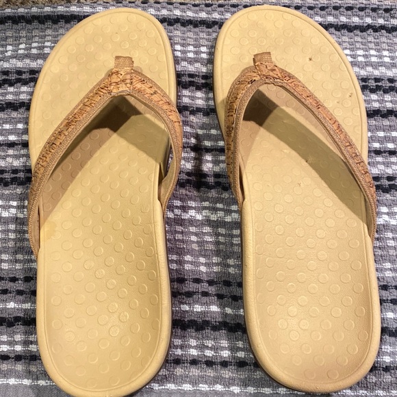 Vionic Shoes - Vionic tan bamboo sandals size 10 Tide